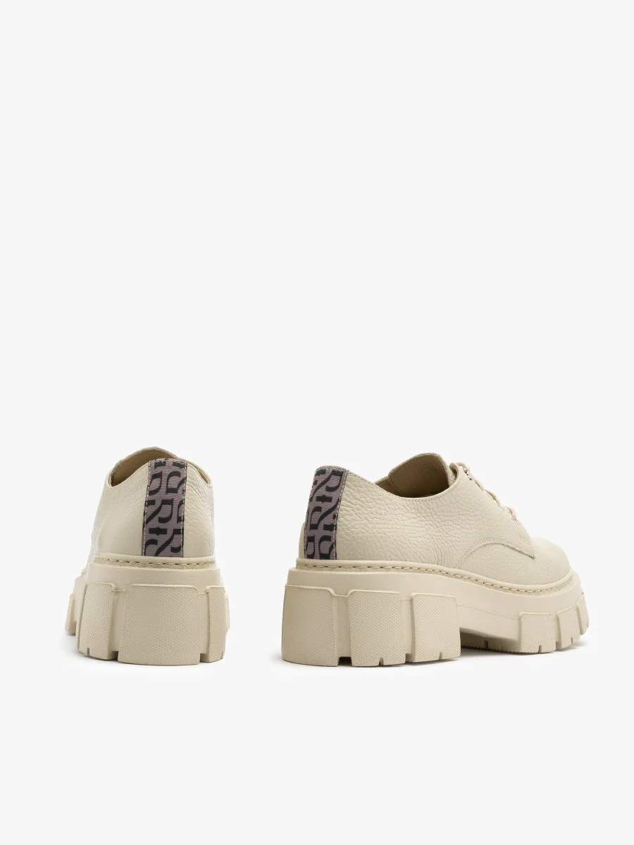 Kremowe półbuty na lekkiej podeszwie