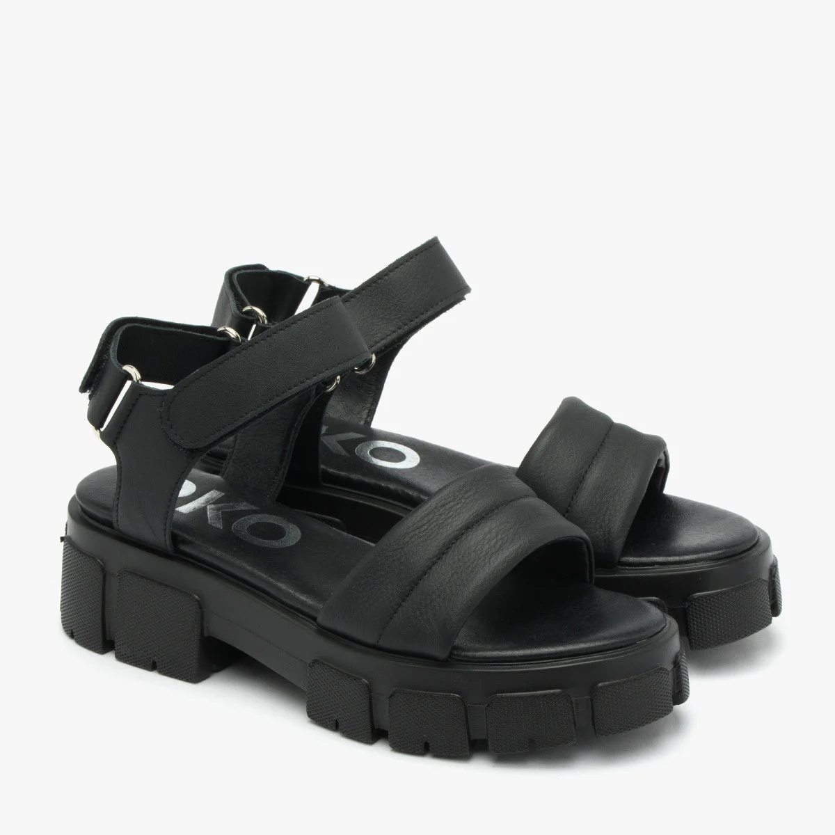 Czarne sandały na lekkiej podeszwie