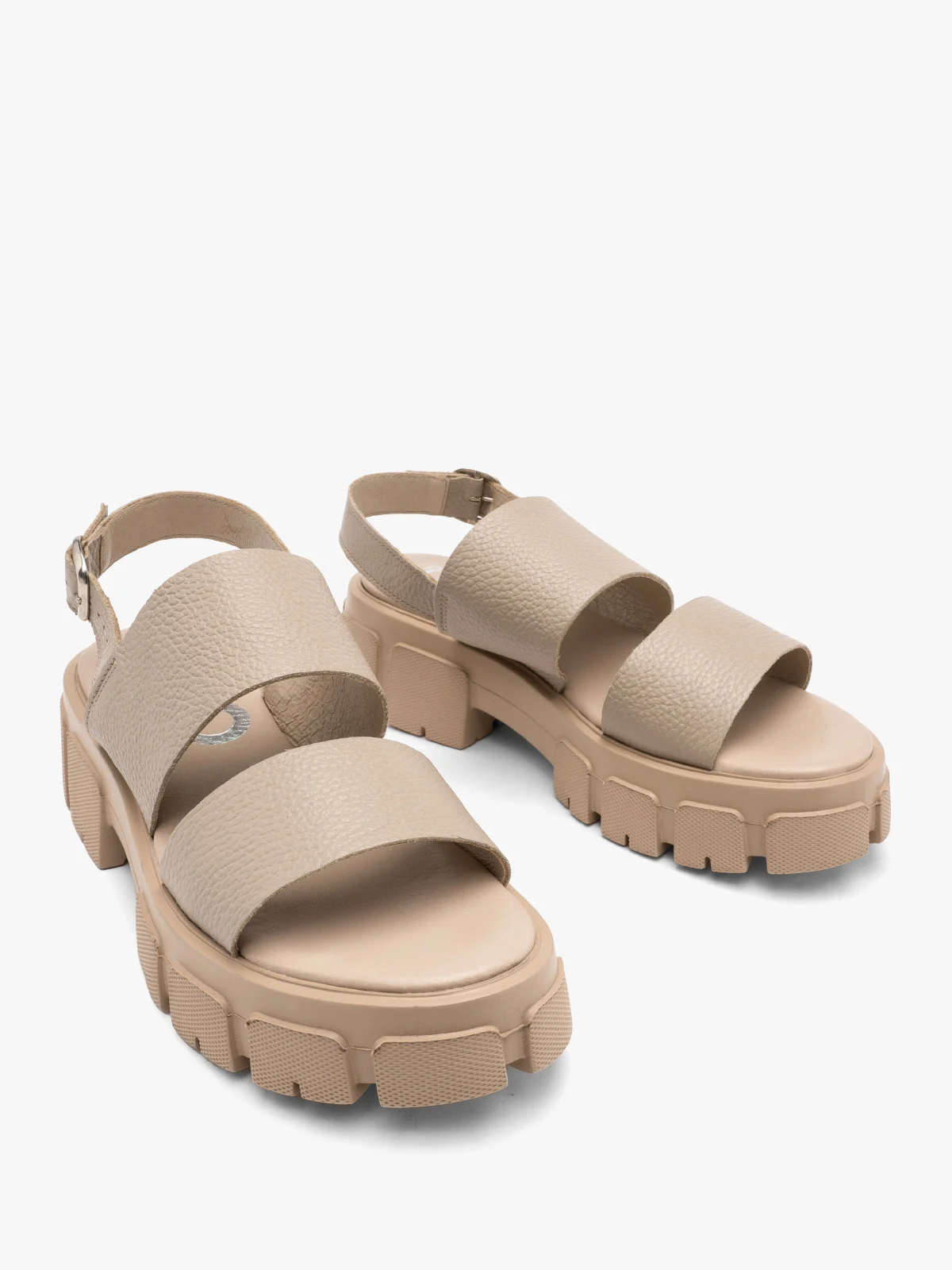 Beżowe sandały na masywnym spodzie