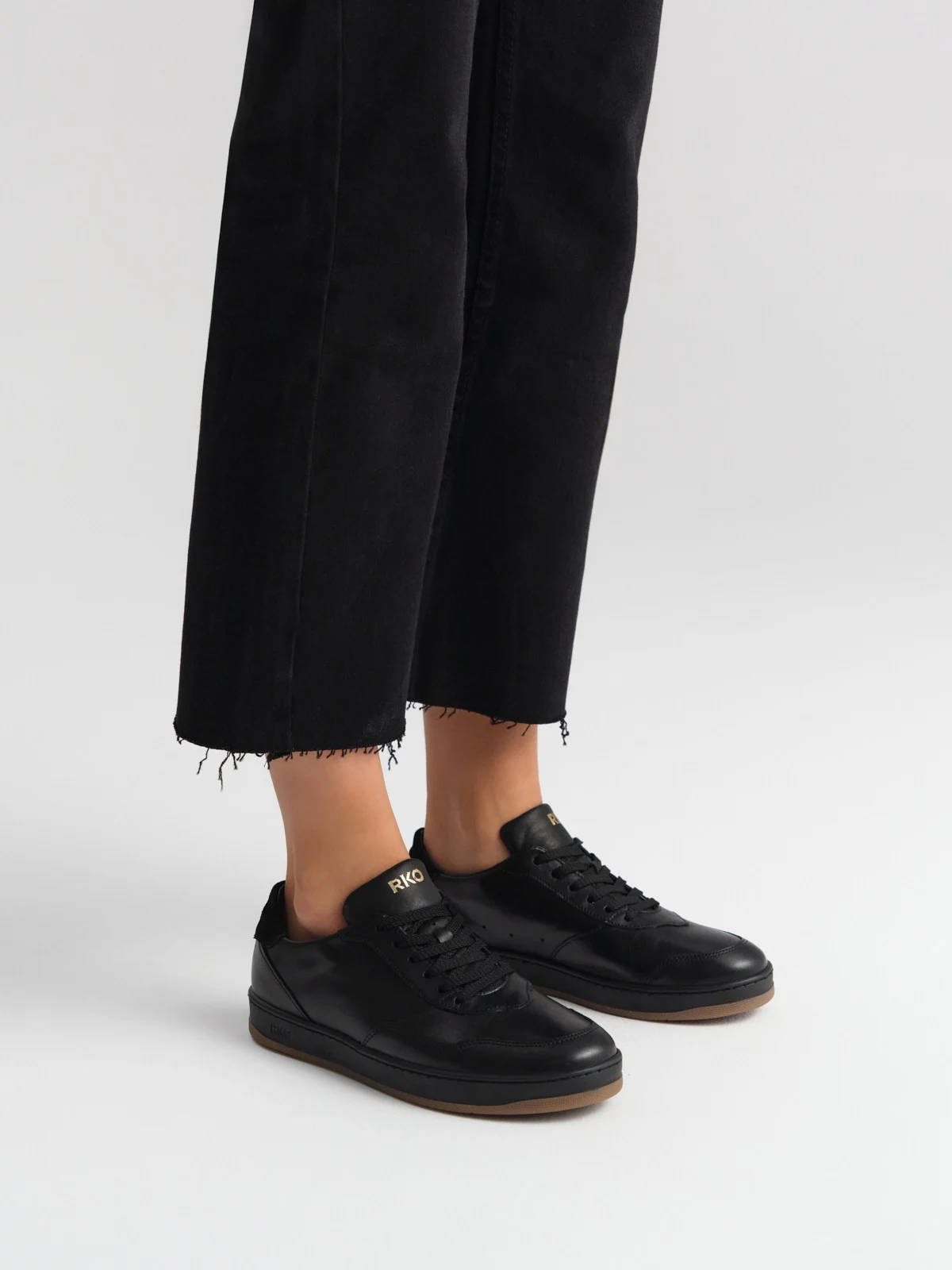 Czarne półbuty sportowe