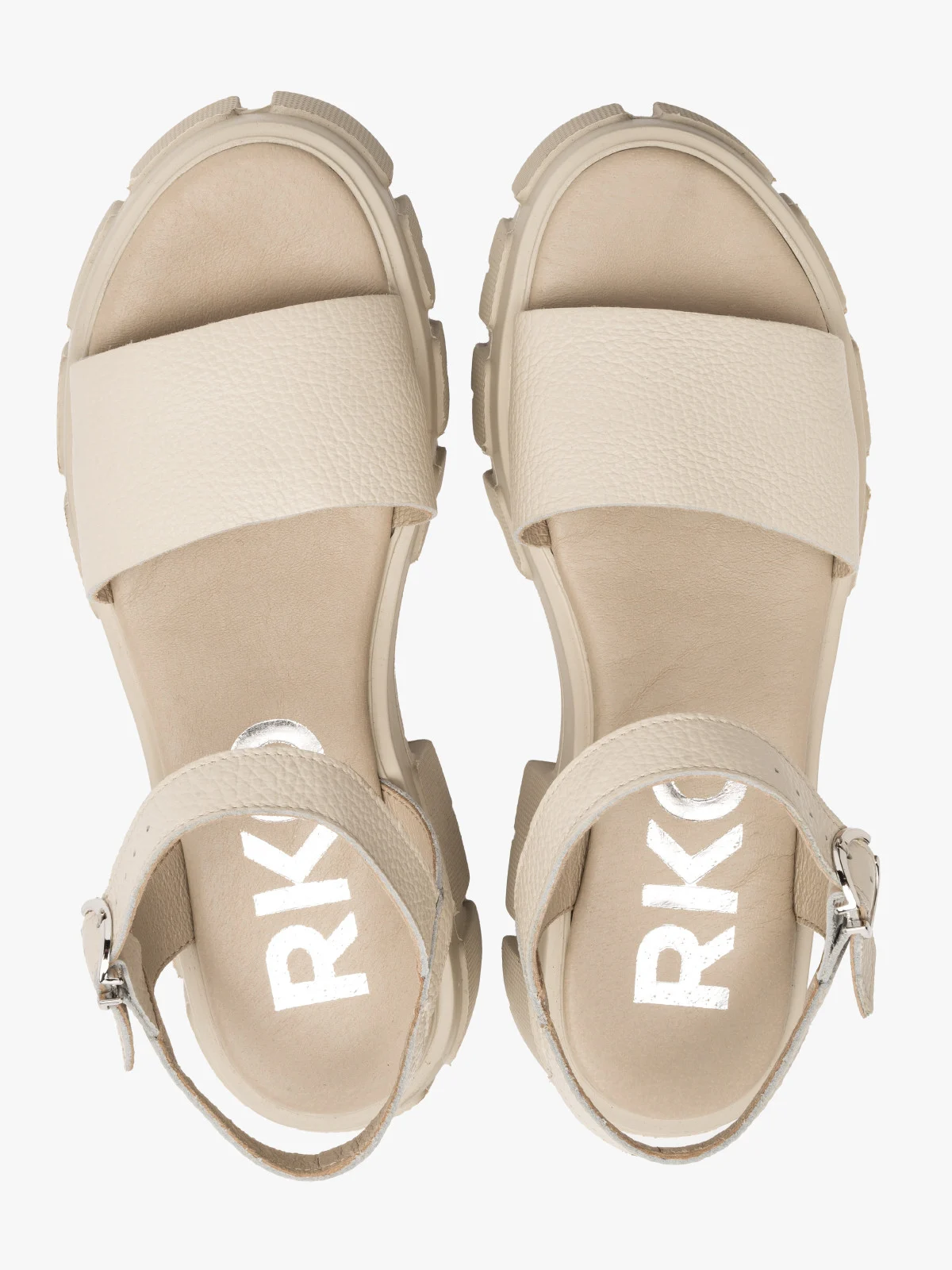 Kremowe sandały ze srebrną sprzączką