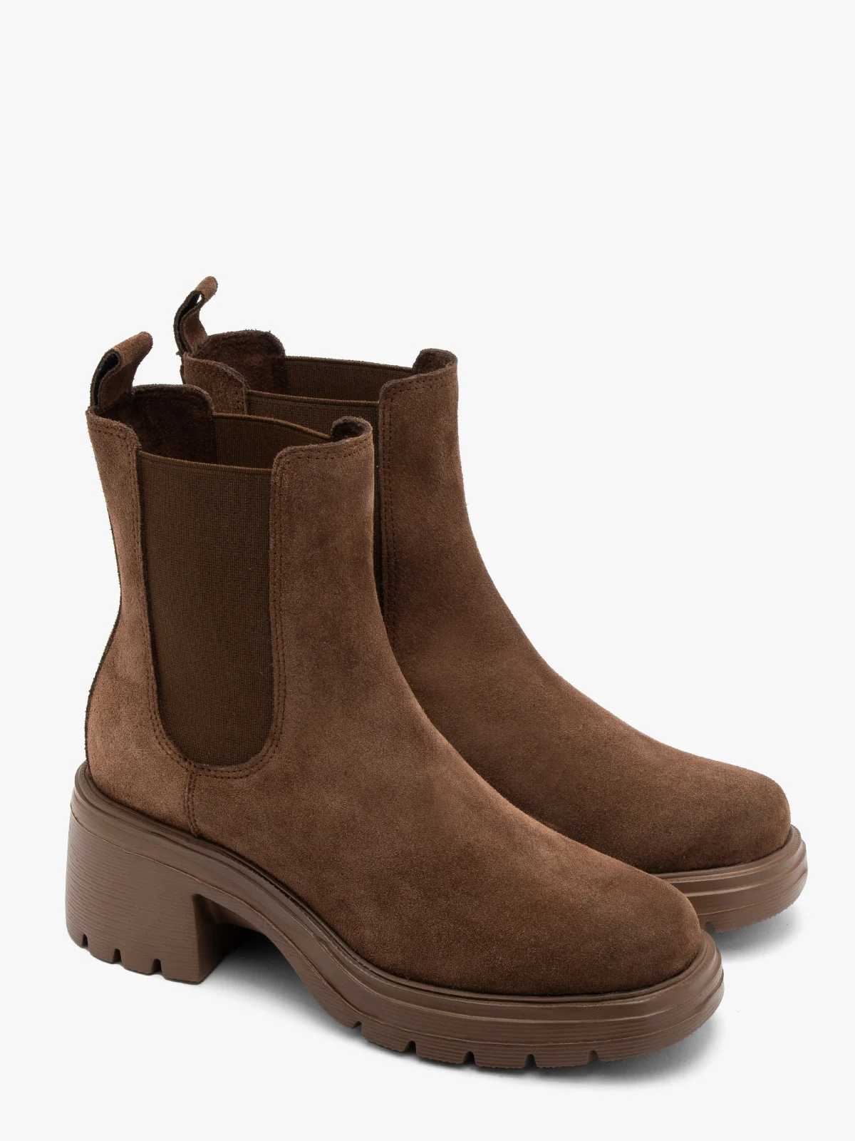 Welurowe, brązowe sztyblety damskie na masywnym spodzie