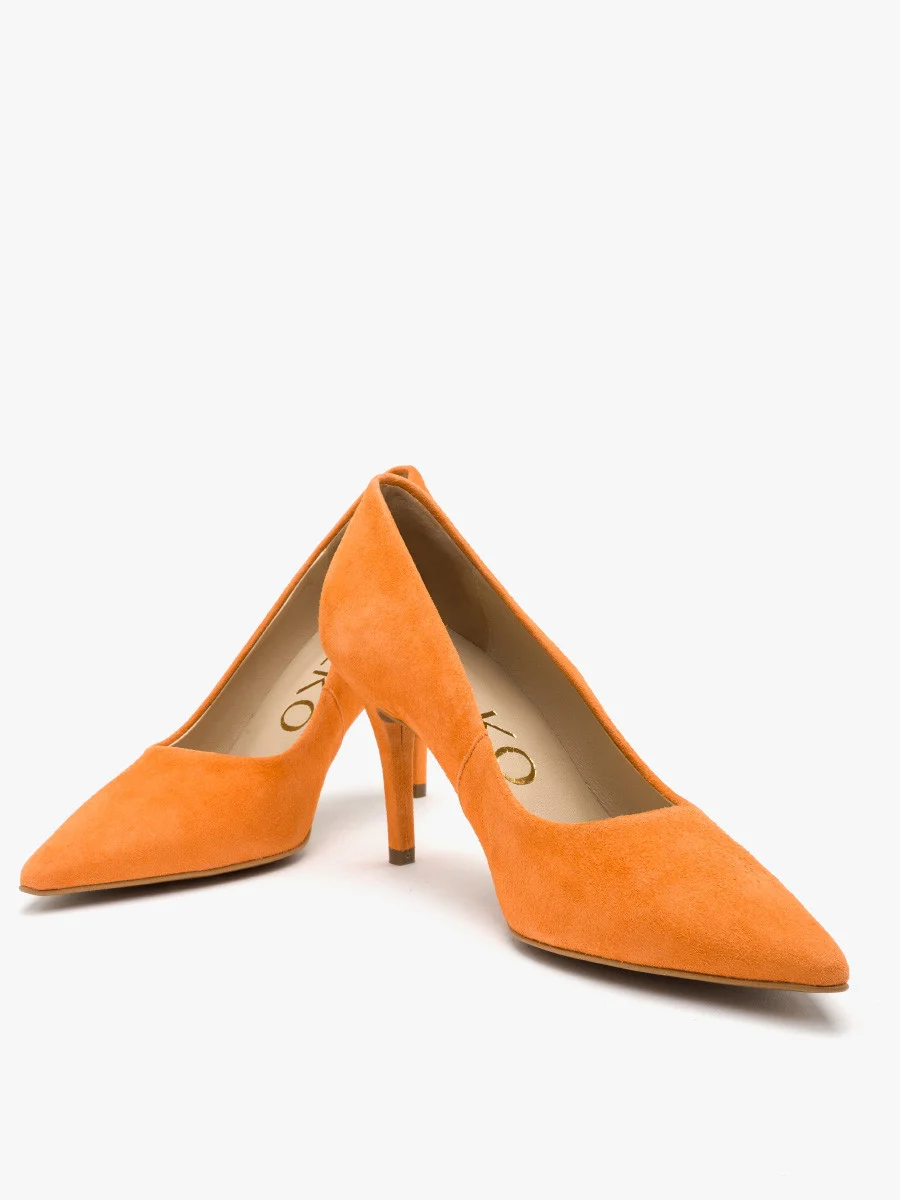 Pomarańczowe welurowe czółenka na szpilce
