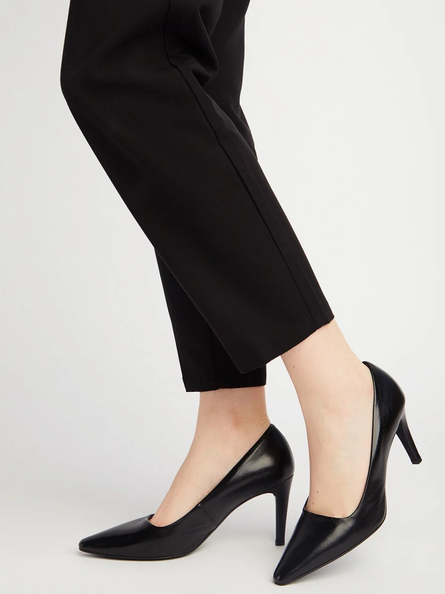 Czarne czółenka na szpilce