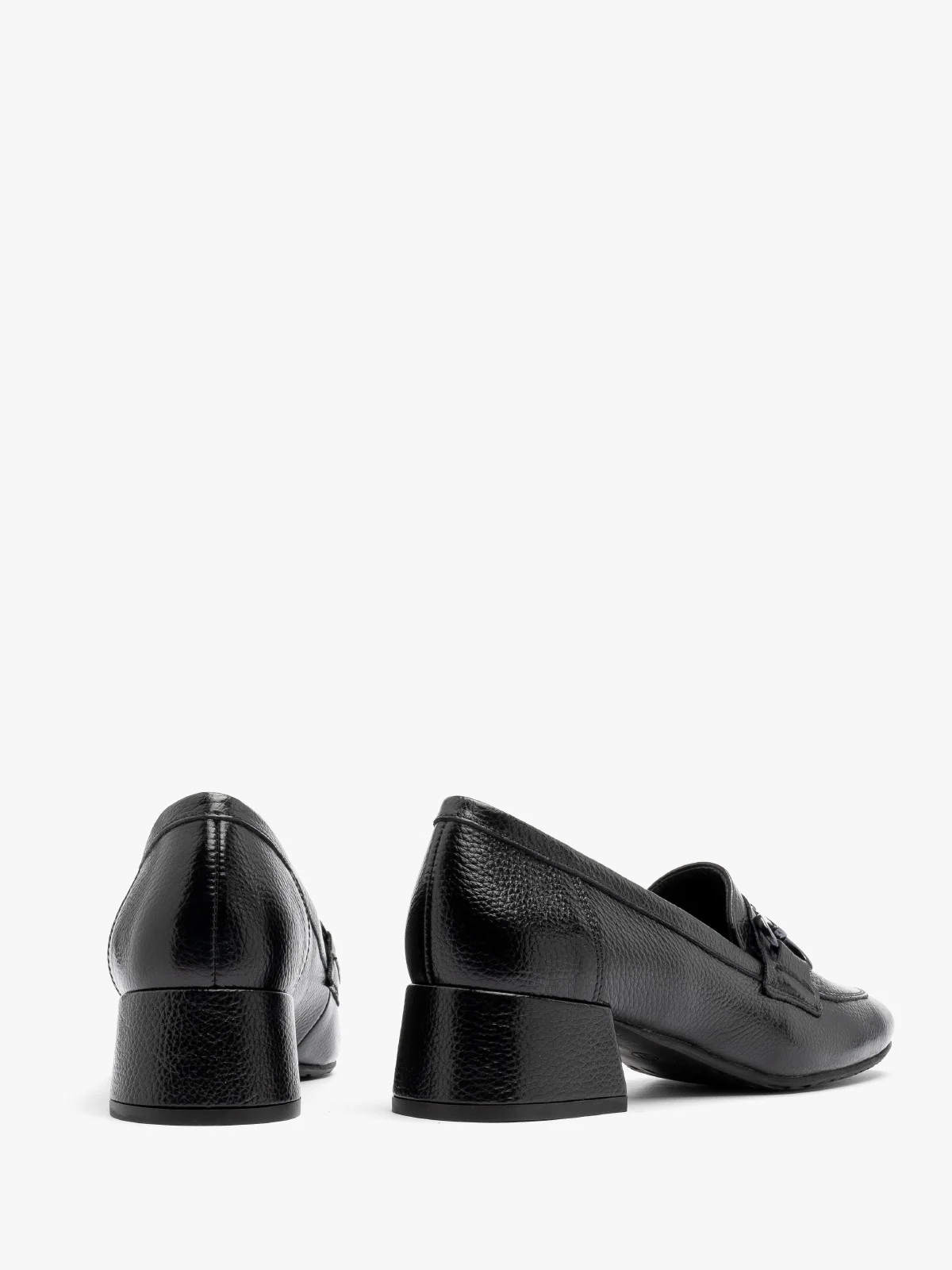 Czarne mokasyny na niskim obcasie