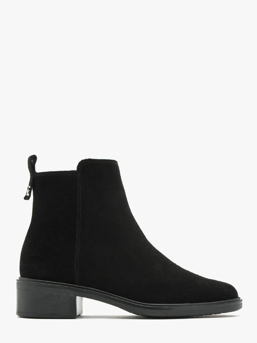 Czarne welurowe botki