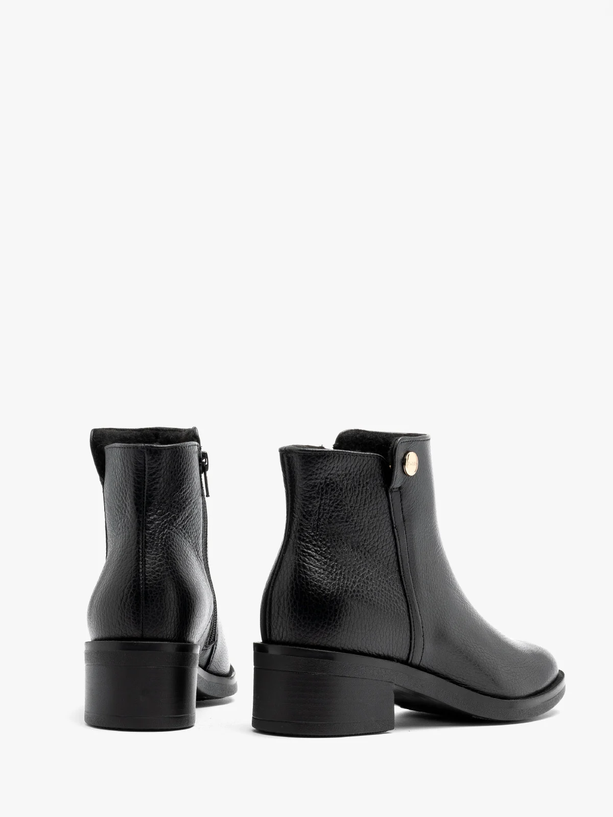Czarne, klasyczne botki damskie