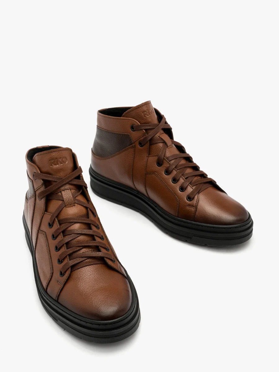 Brązowe trzewiki na lekkim spodzie