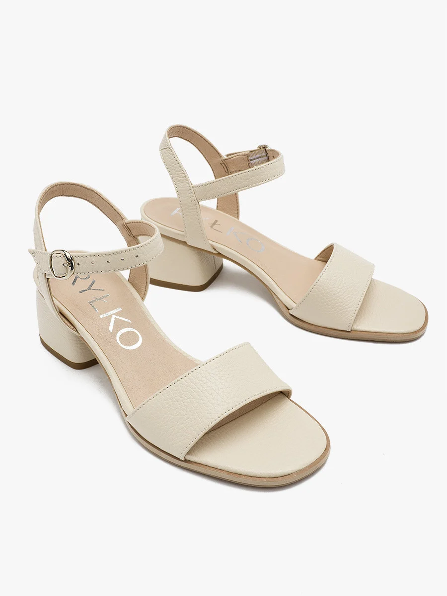 Kremowe sandały na niskim obcasie