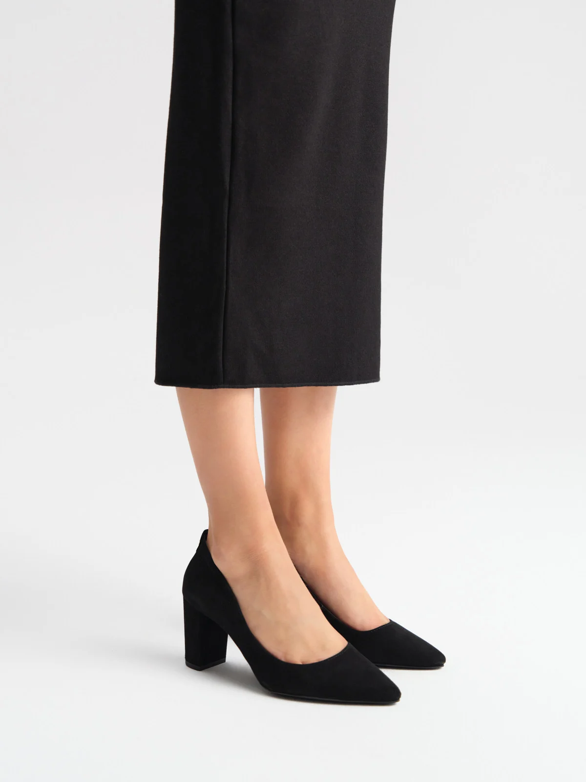 Welurowe czółenka damskie na słupkowym obcasie