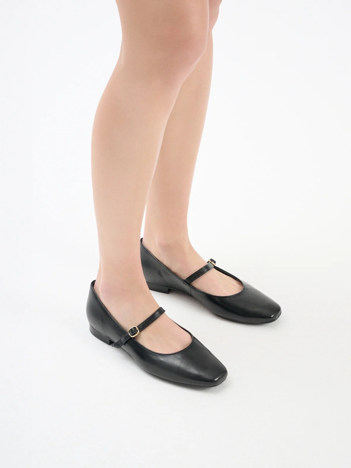 Czarne baleriny z ozdobnym zapięciem