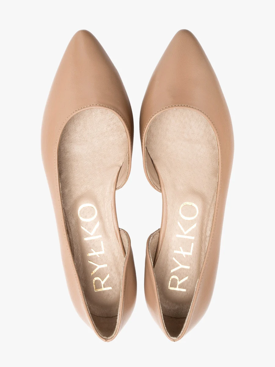 Beżowe baleriny z ozdobną cholewką