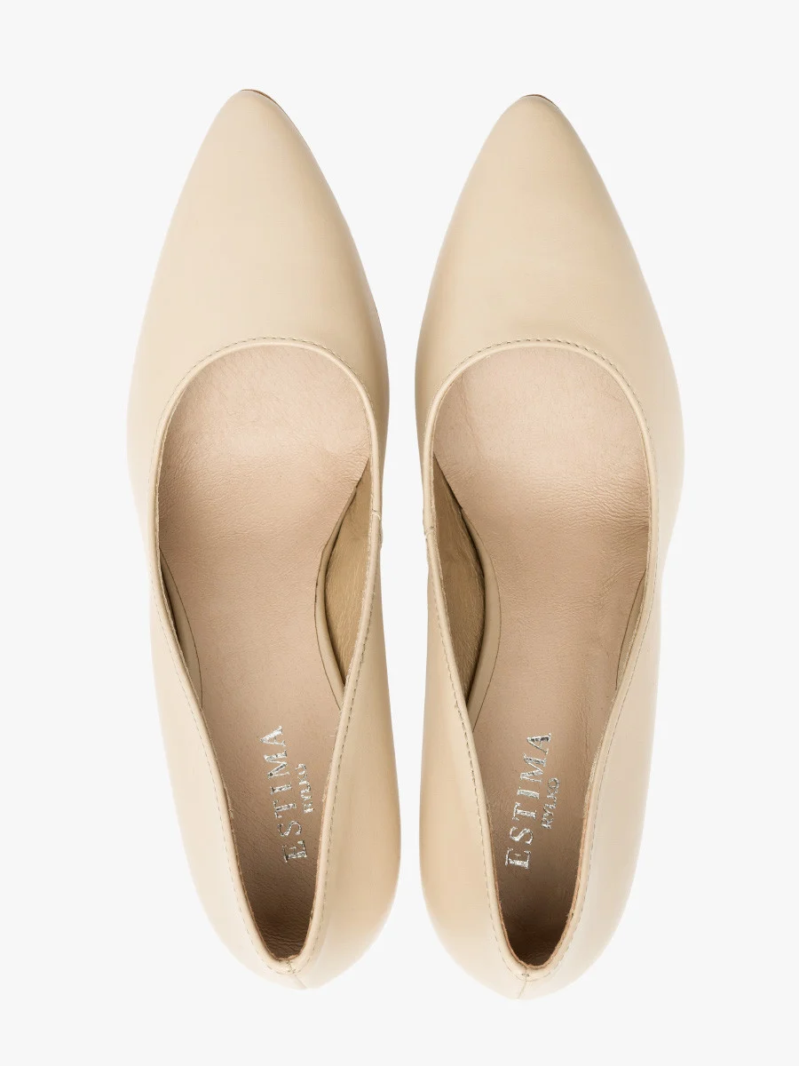 Jasnobeżowe czółenka na wysokim obcasie