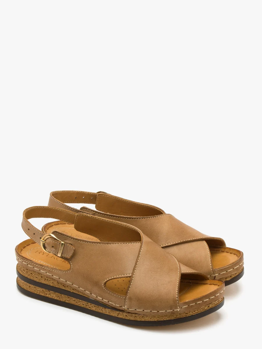 Beżowe sandały na platformie