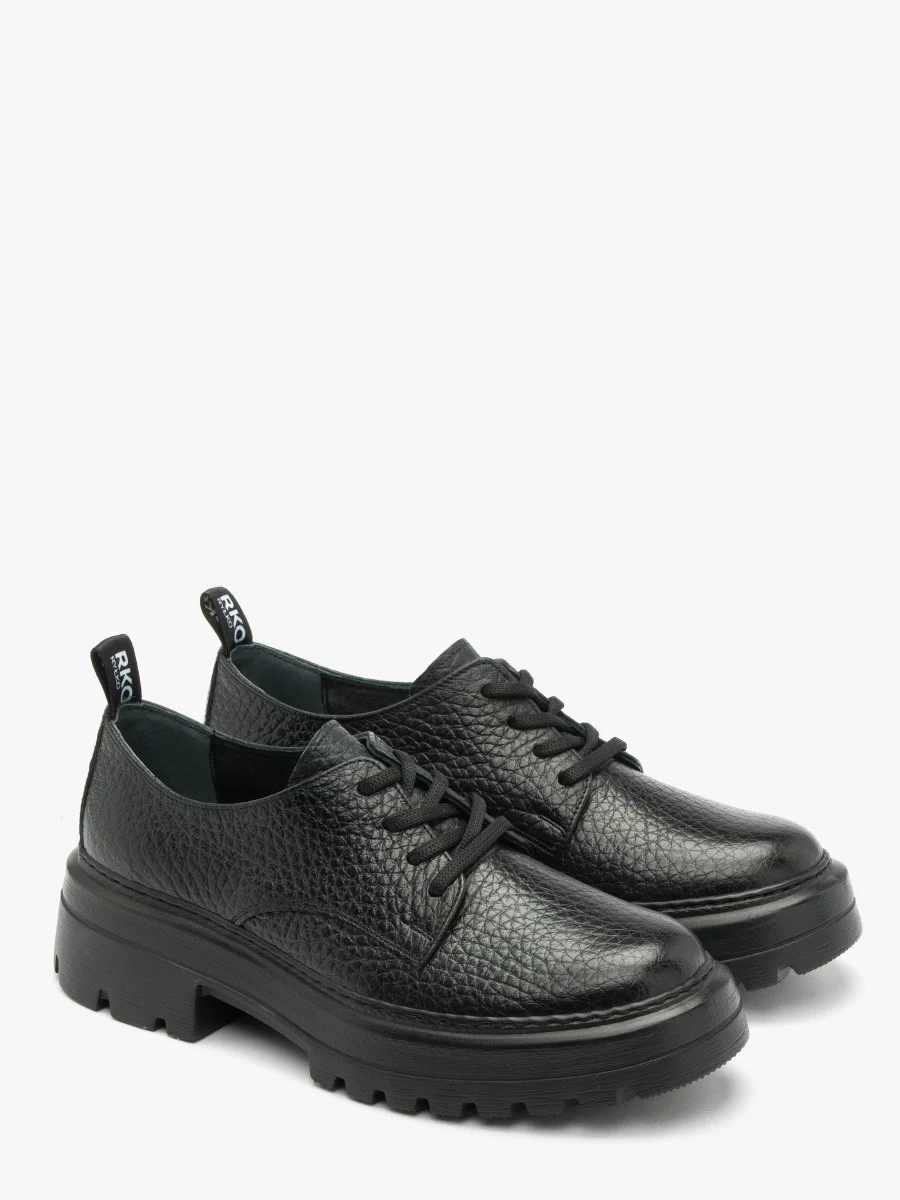 Czarne półbuty na lekkiej podeszwie