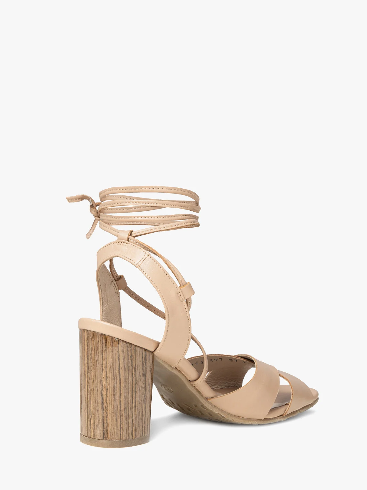Beżowe sandały na słupku z wiązaniem wokół kostki