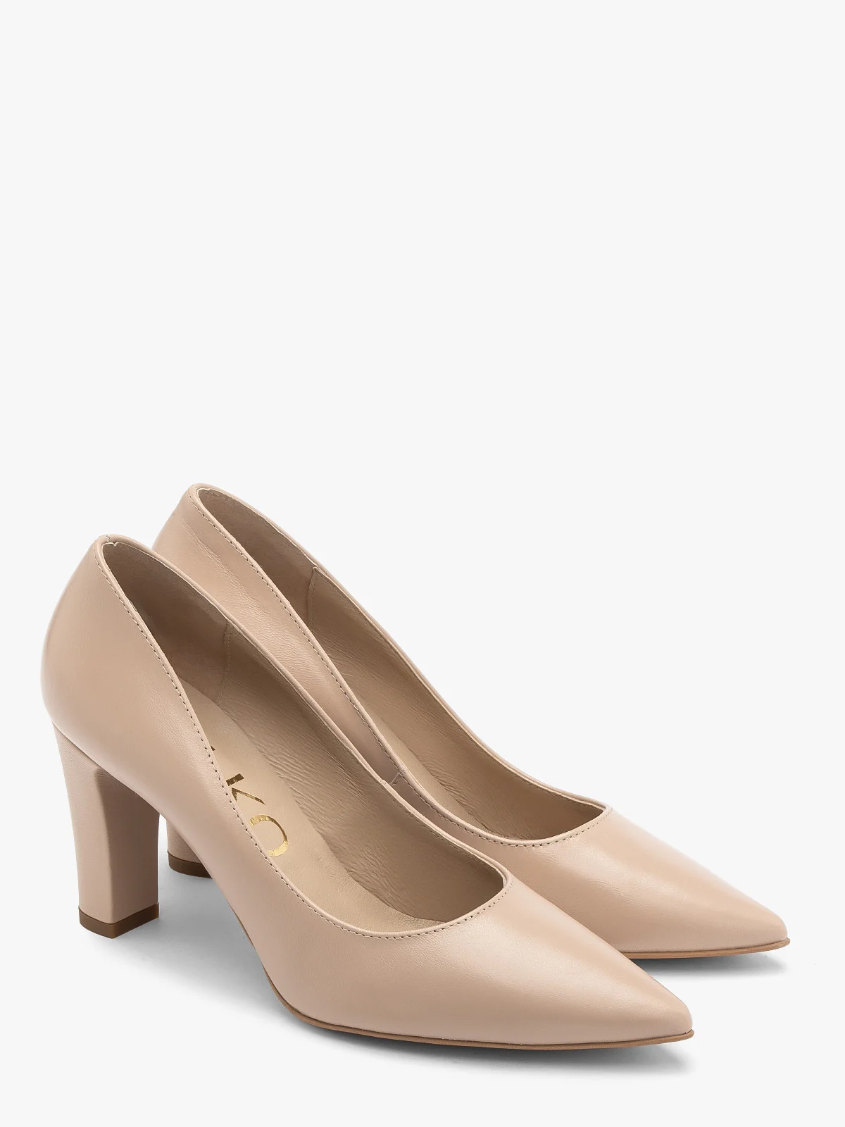 Beżowe czółenka na grubej szpilce