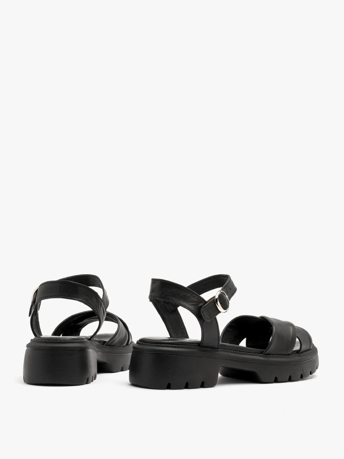 Czarne sandały z ozdobną cholewką