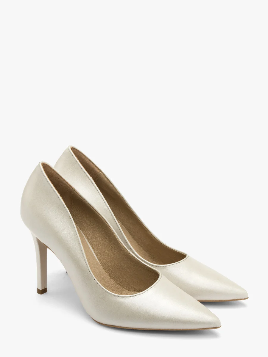 Perłowe czółenka na wysokim obcasie