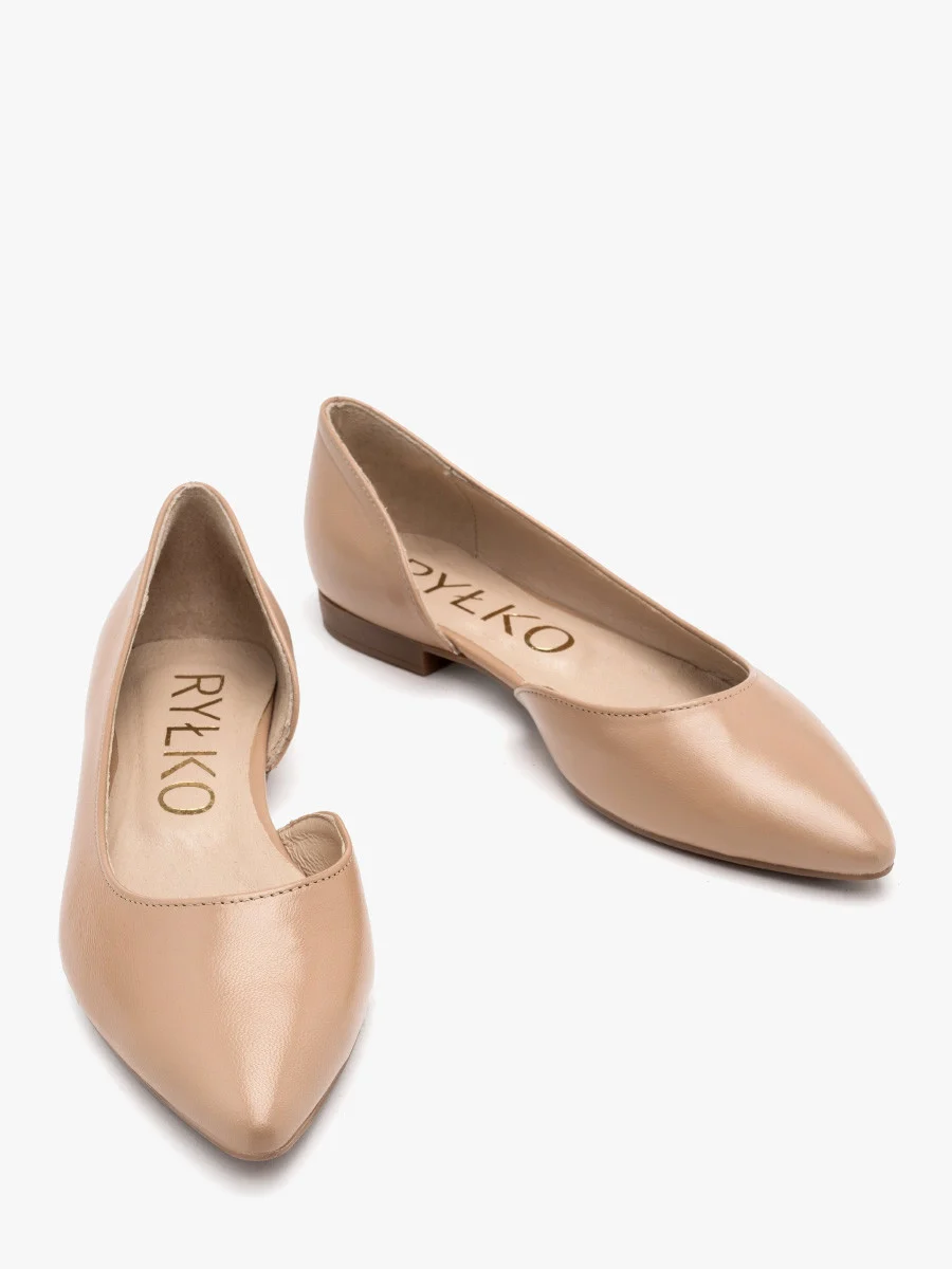 Beżowe baleriny z ozdobną cholewką