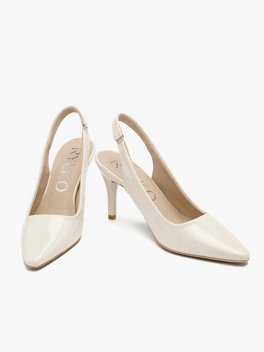 Lakierowane kremowe czółenka z odkrytą piętą