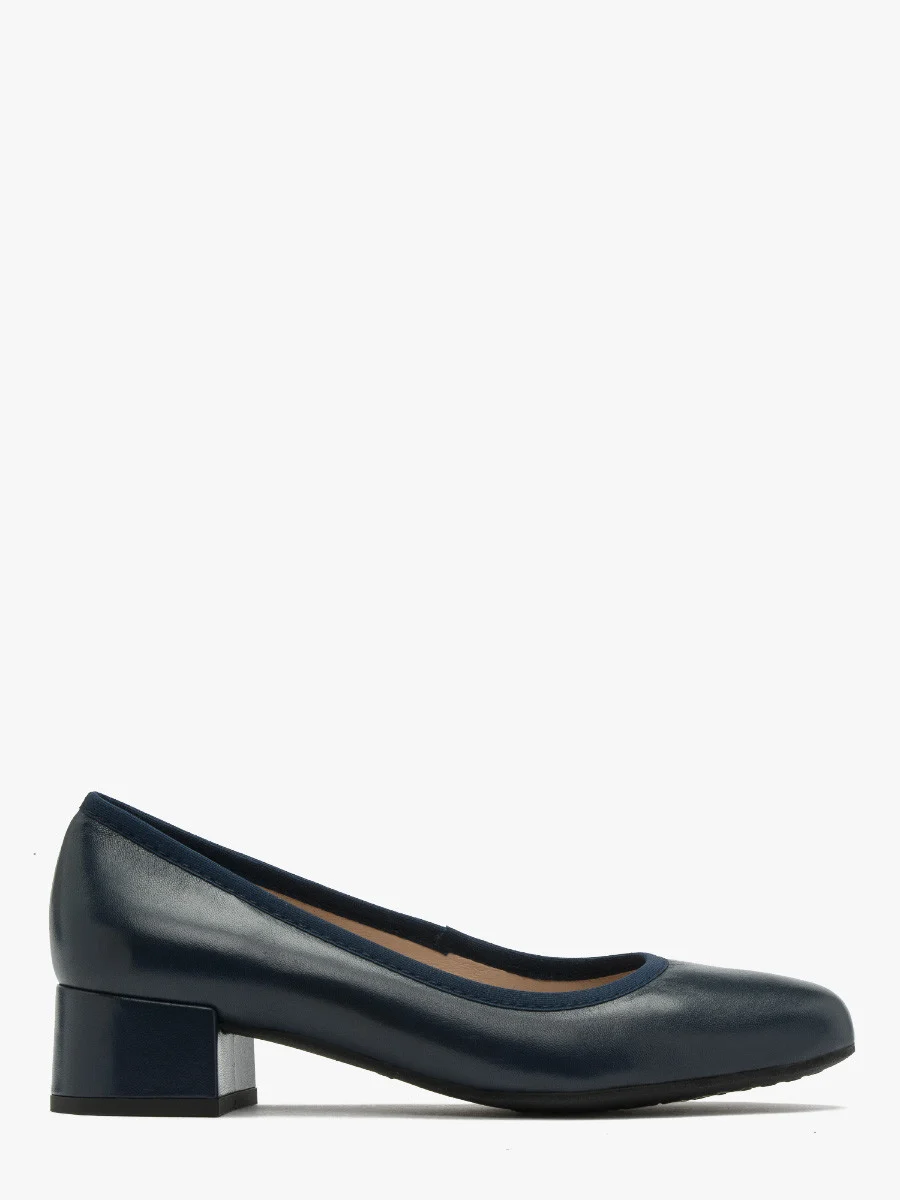 Granatowe czółenka na niskim obcasie