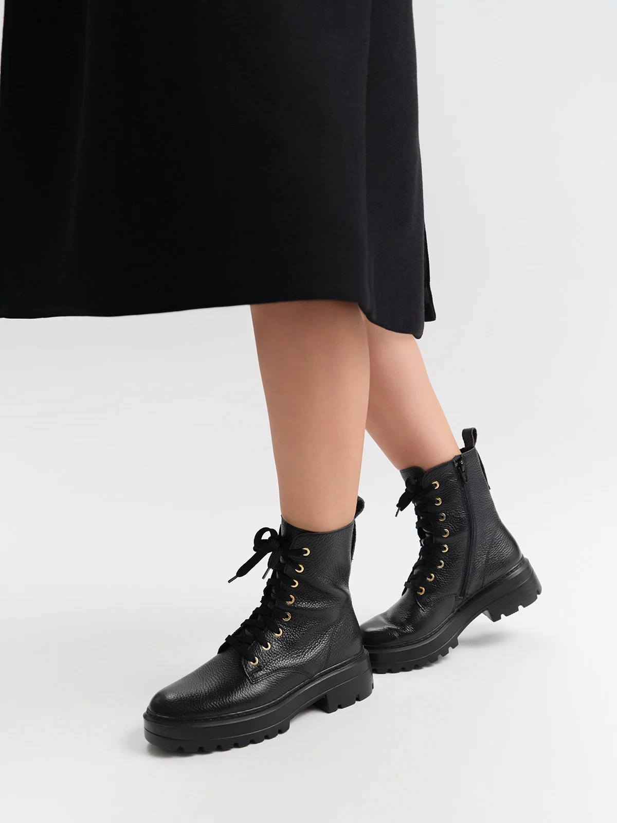 Czarne trzewiki damskie na masywnym spodzie