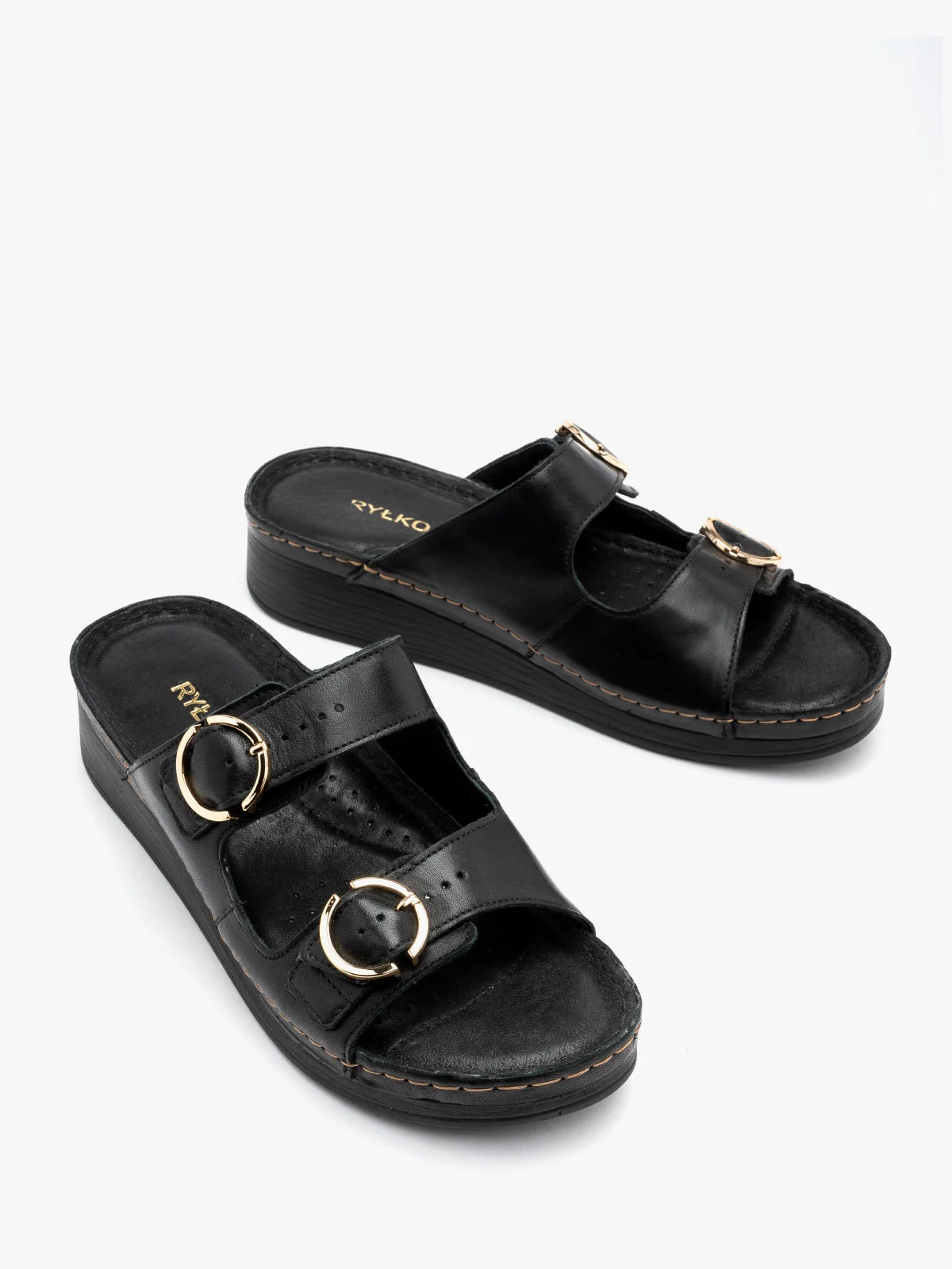 Czarne klapki na niskiej platformie