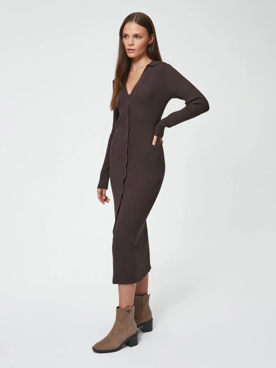 Piaskowe botki na obcasie