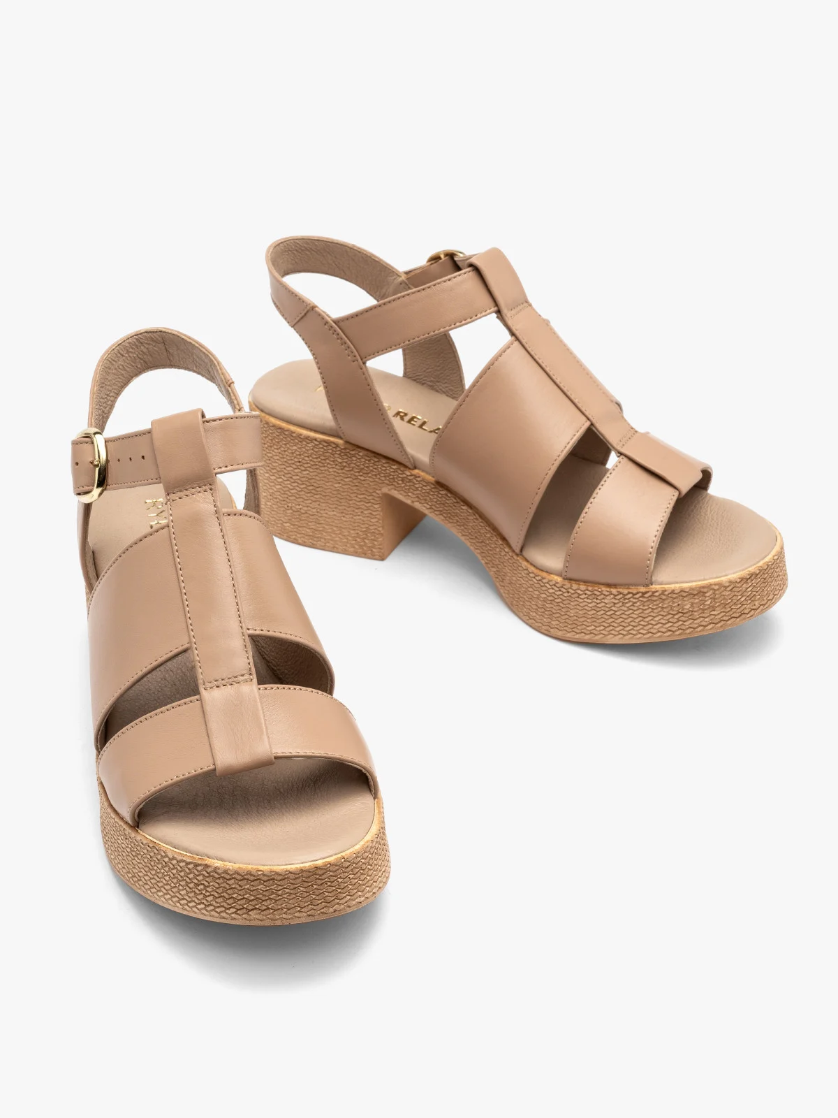 Beżowe sandały na masywnej platformie