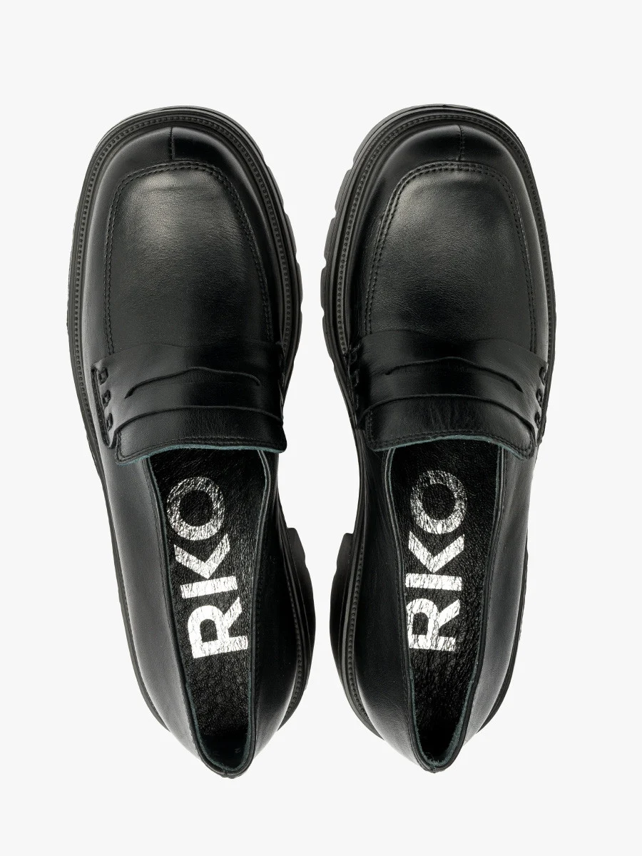 Czarne mokasyny na obcasie