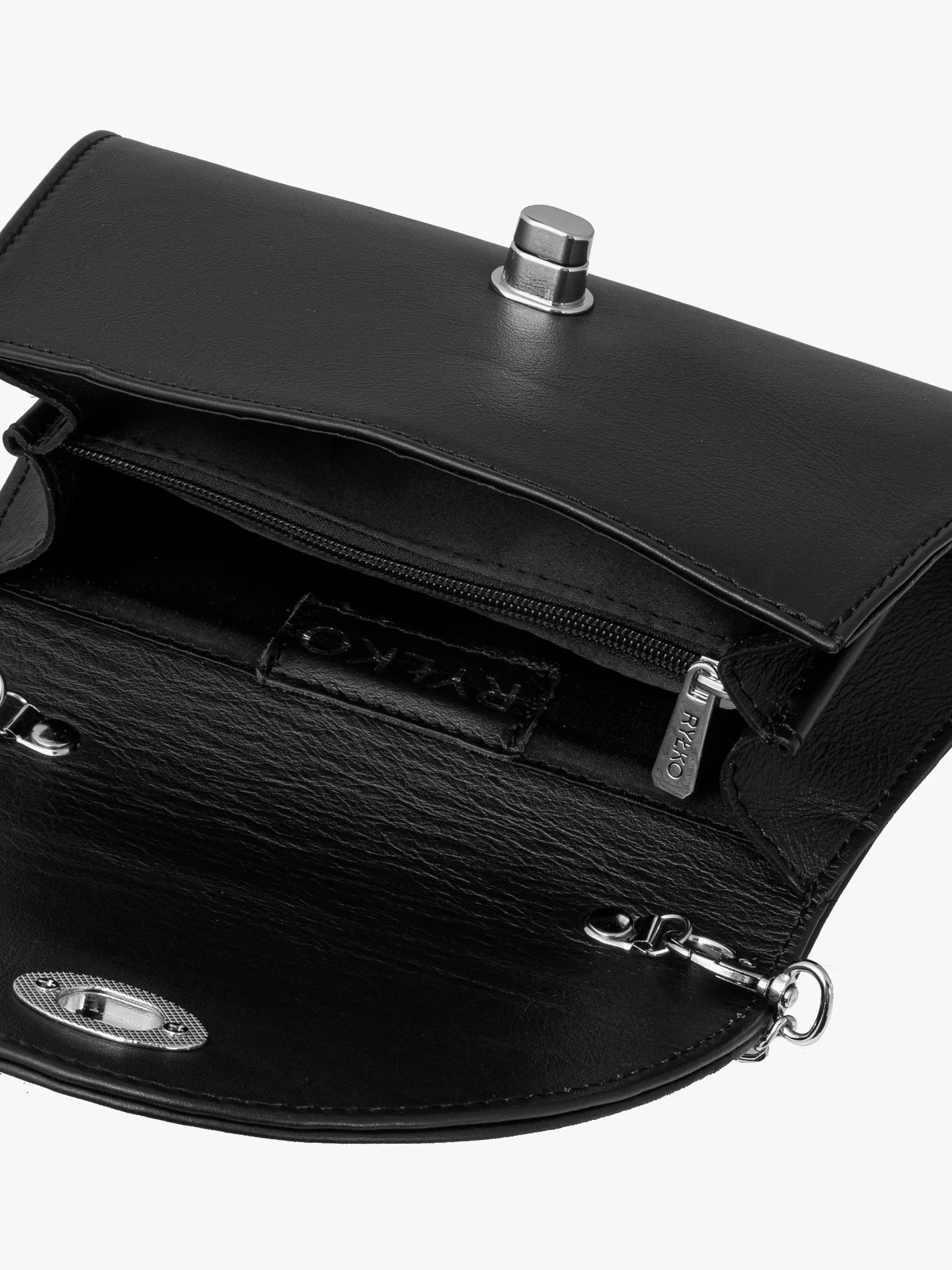 Mała elegancka torebka zapinana na ozdobną klamrę