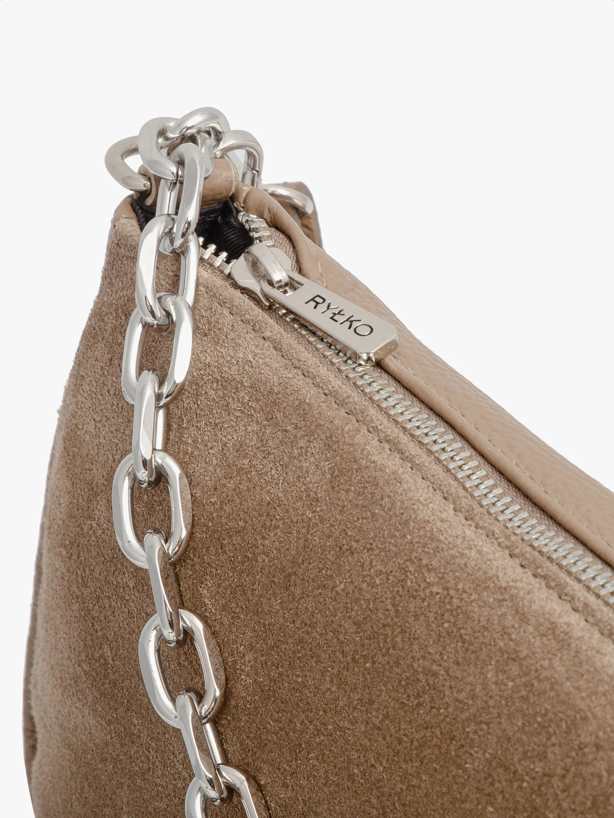 Beżowa torebka z ozdobnym łańcuchem