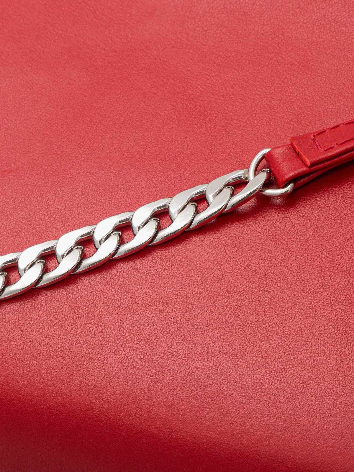 Elegancka, czerwona torebka