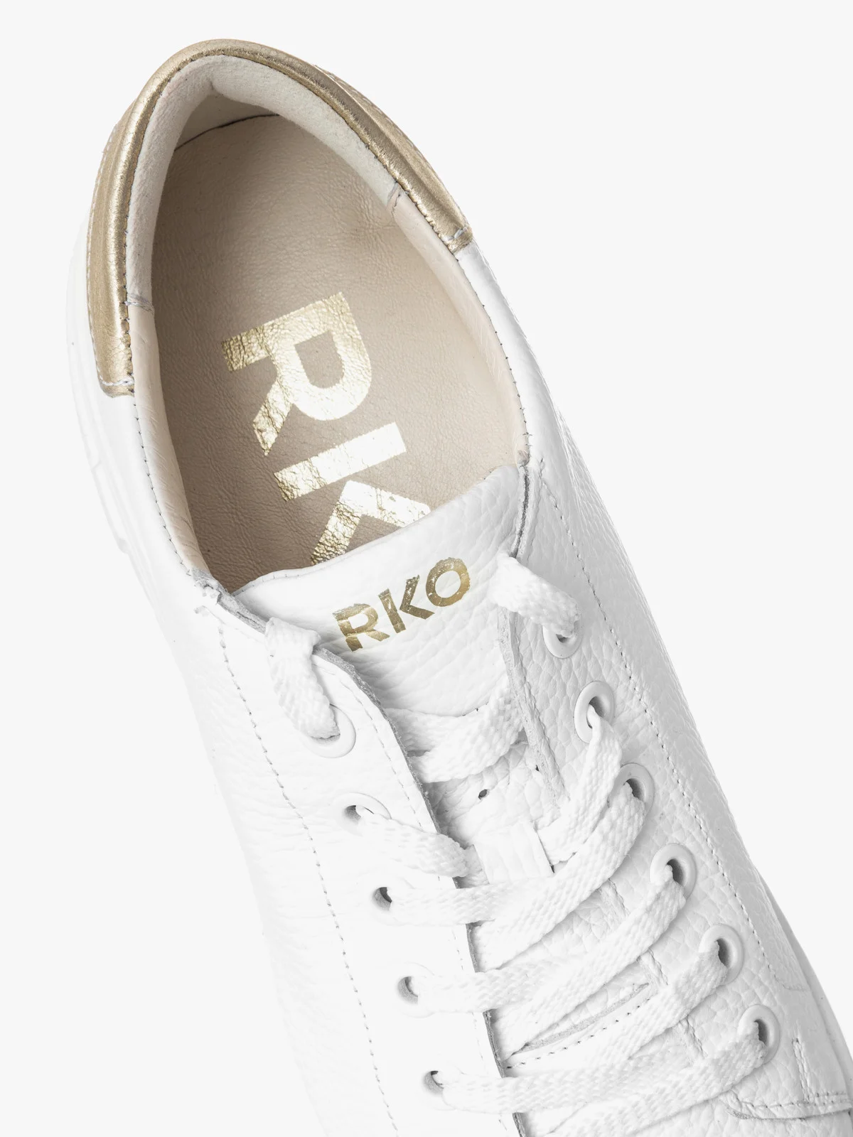 Białe półbuty sportowe na lekkiej podeszwie