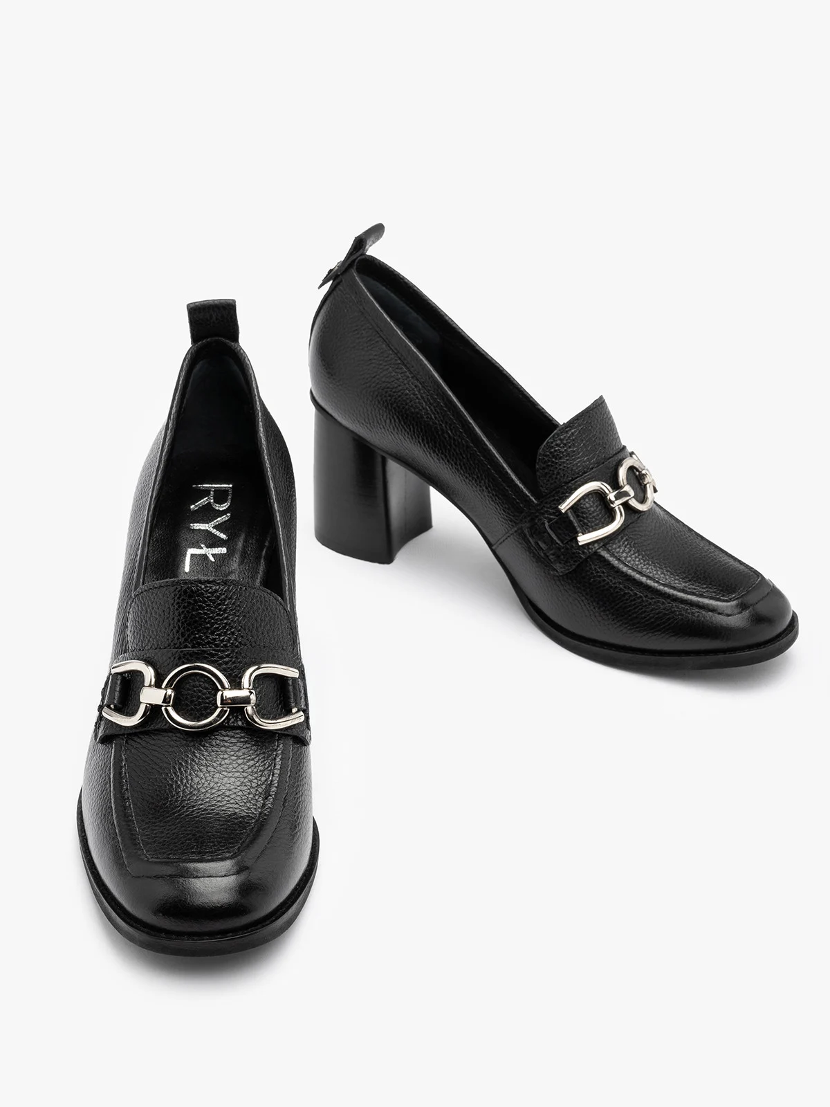 Czarne mokasyny na obcasie