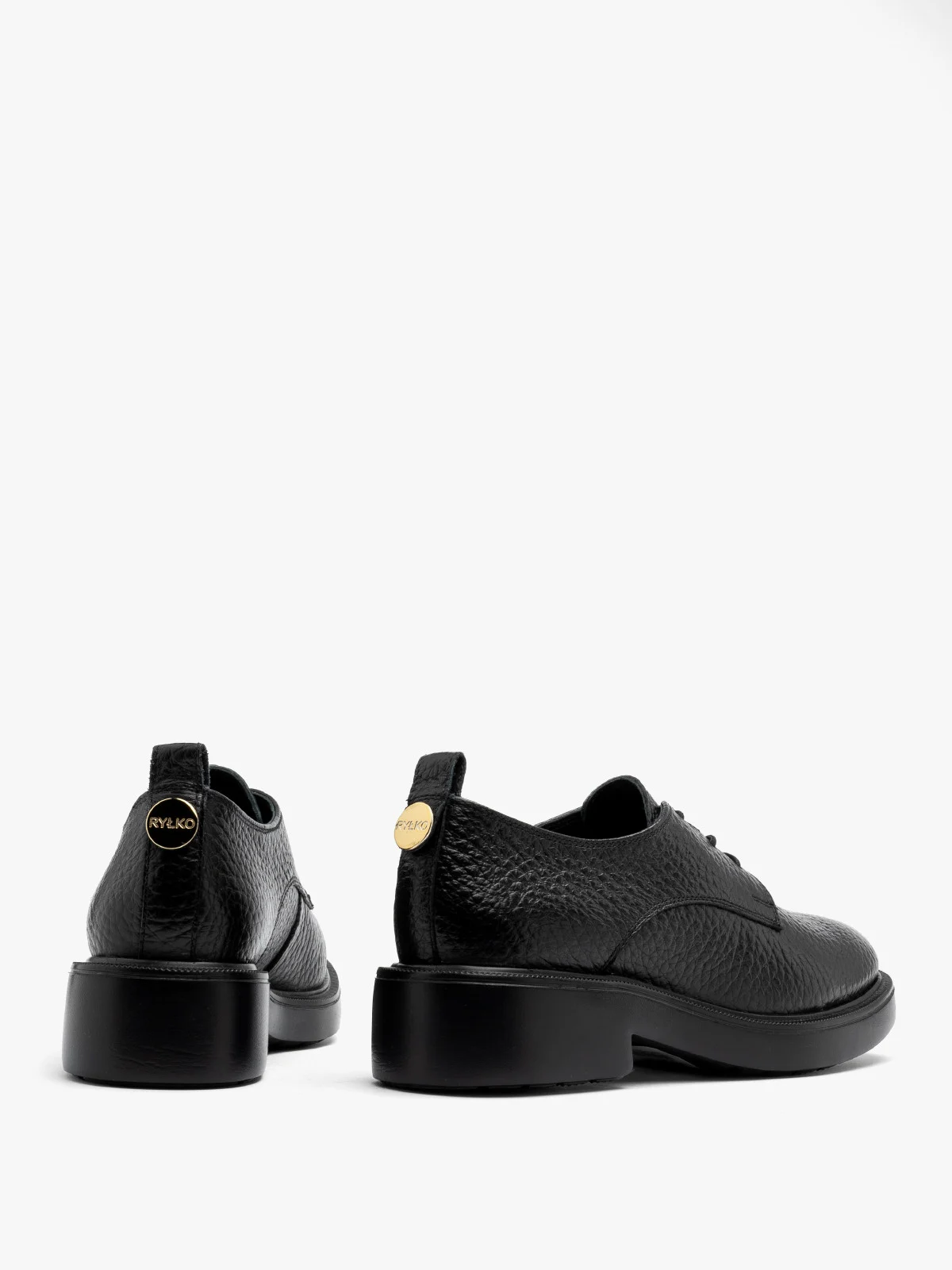 Klasyczne, czarne półbuty damskie