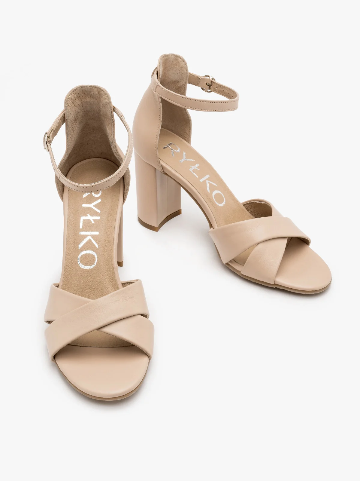 Beżowe sandały na wysokim słupku