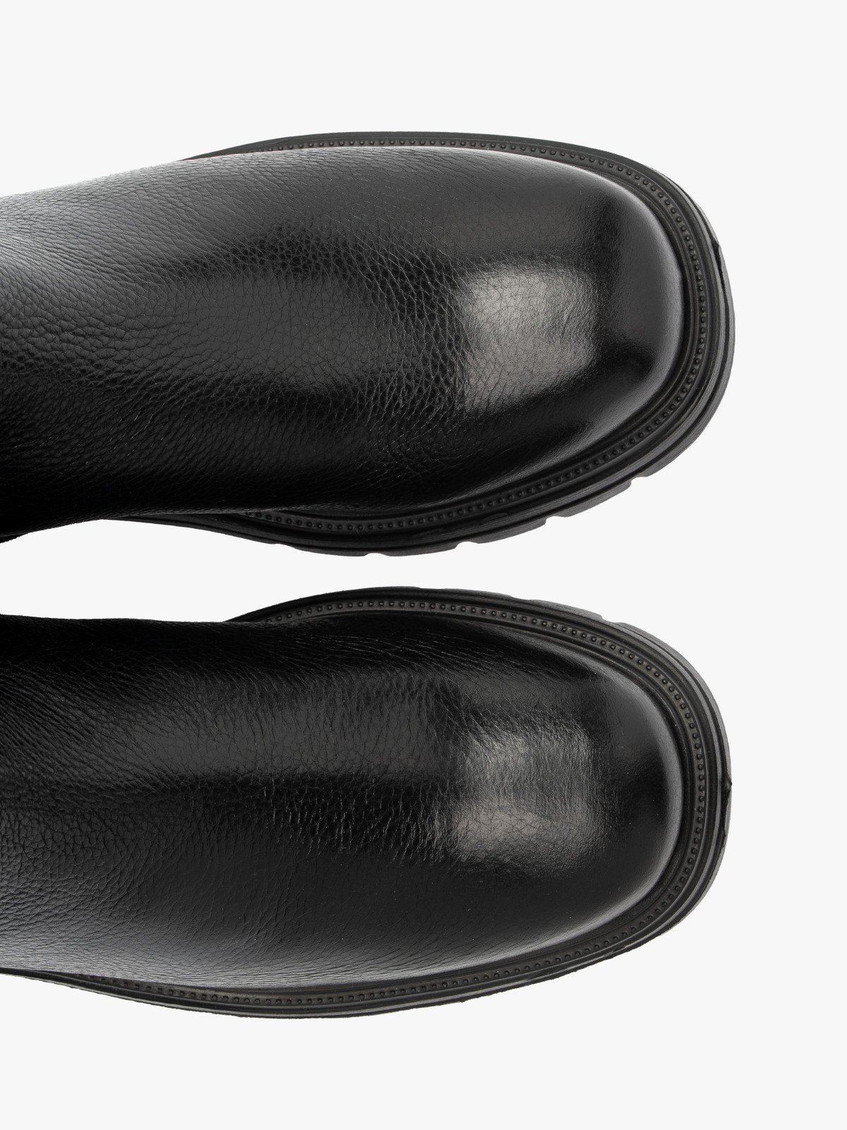 Czarne, elastyczne kozaki damskie na masywnym spodzie