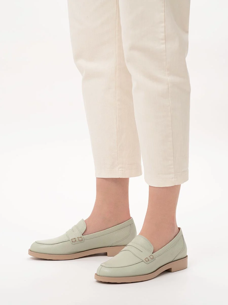 Miętowe mokasyny damskie