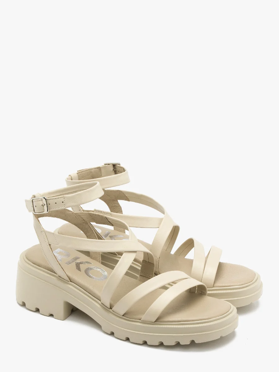Kremowe sandały z paseczkami