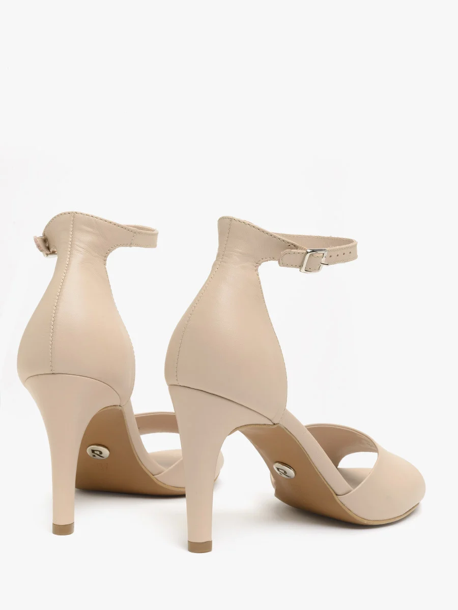 Beżowe sandały na szpilce