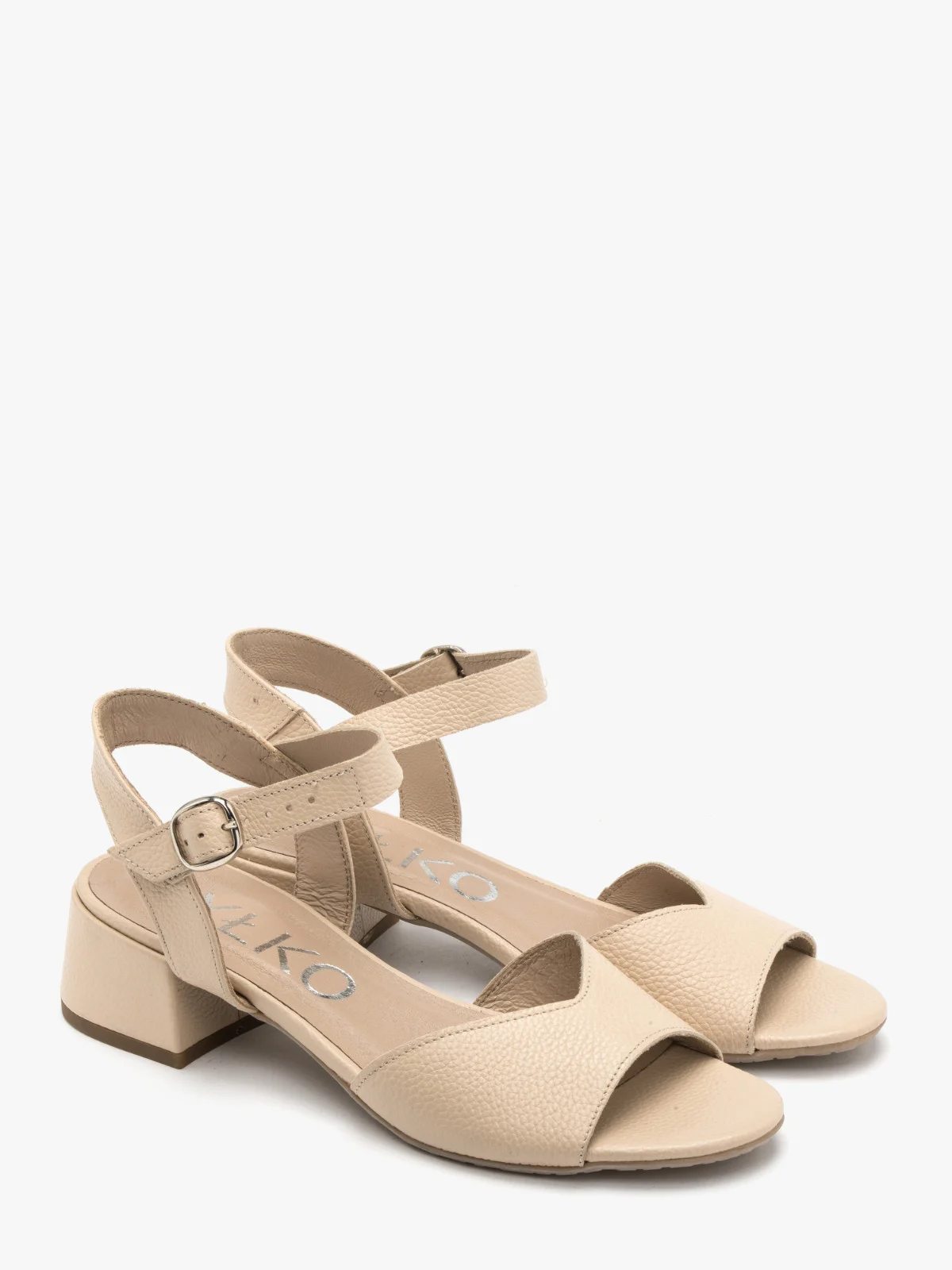 Beżowe sandały na niskim obcasie