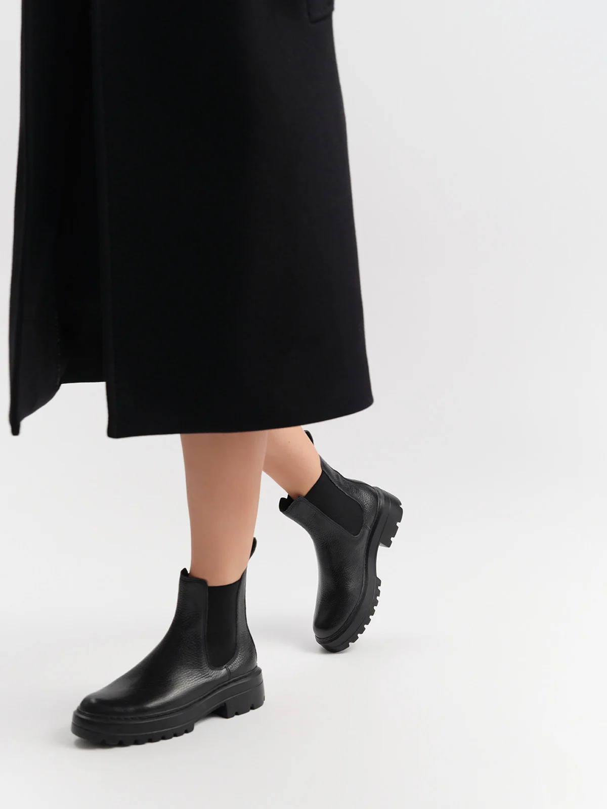 Czarne sztyblety damskie na grubej podeszwie