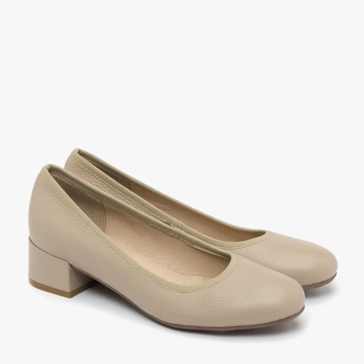 Beżowe czółenka na niskim obcasie