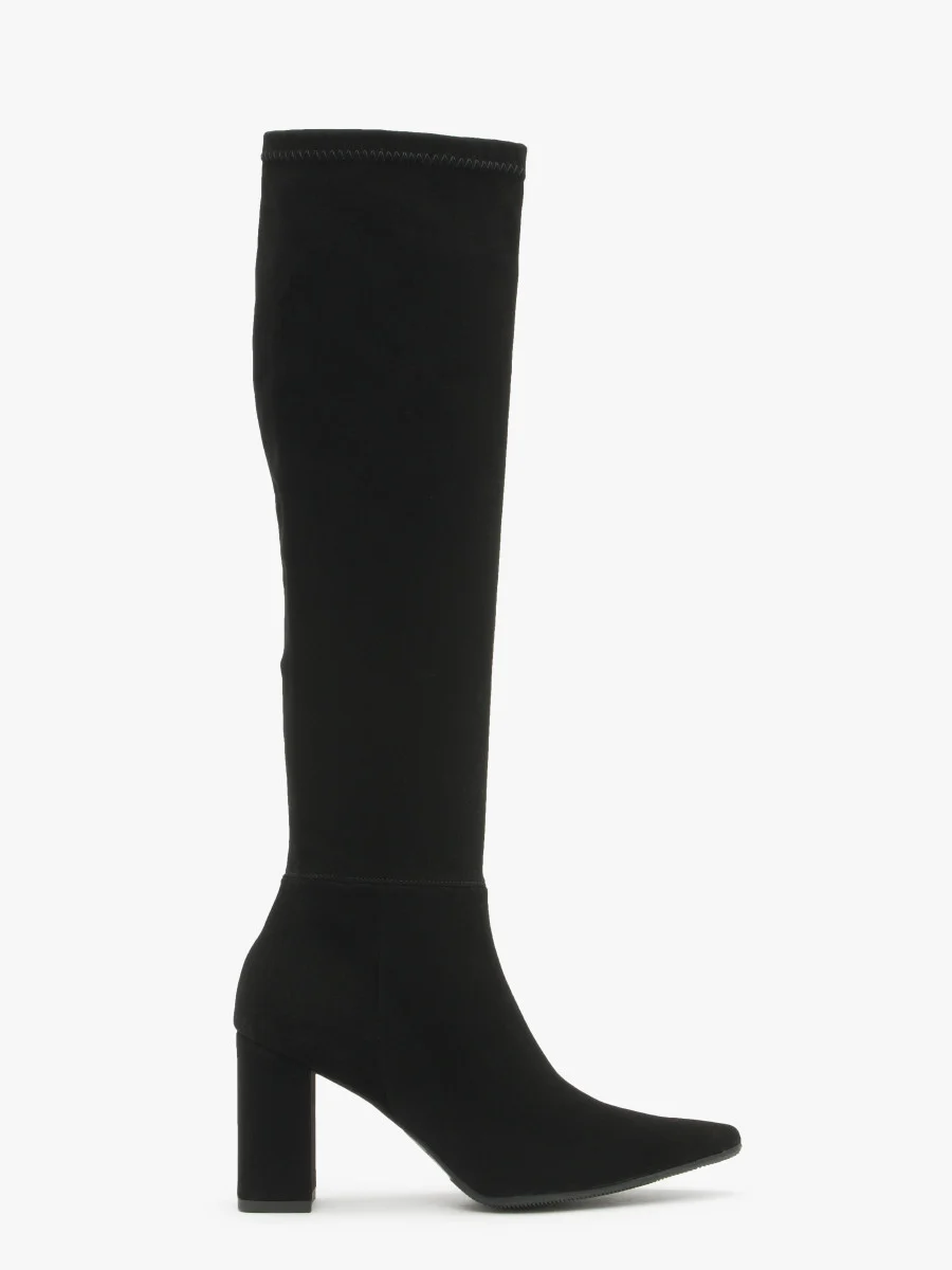 Czarne kozaki z elastyczną cholewką