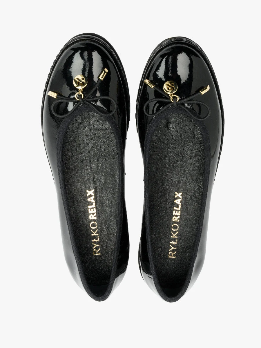 Lakierowane baleriny z kokardą