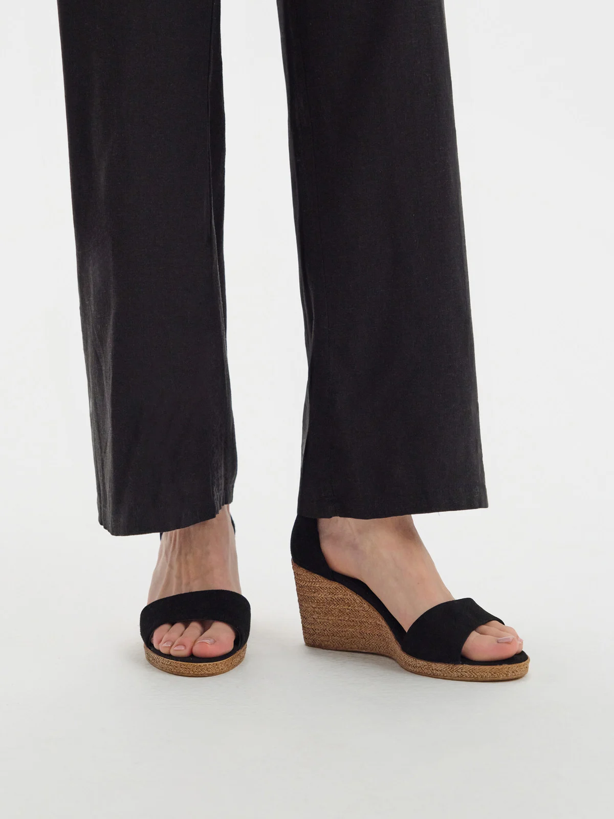 Czarne sandały na platformie