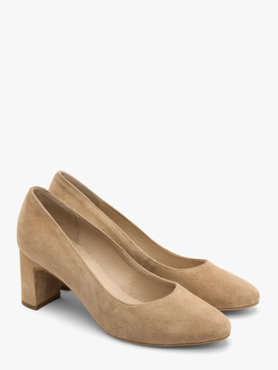 Beżowe czółenka na słupku