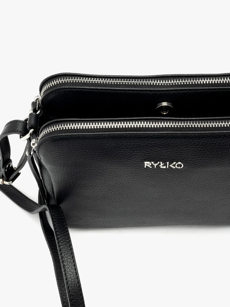 Czarna torebka z regulowanym paskiem